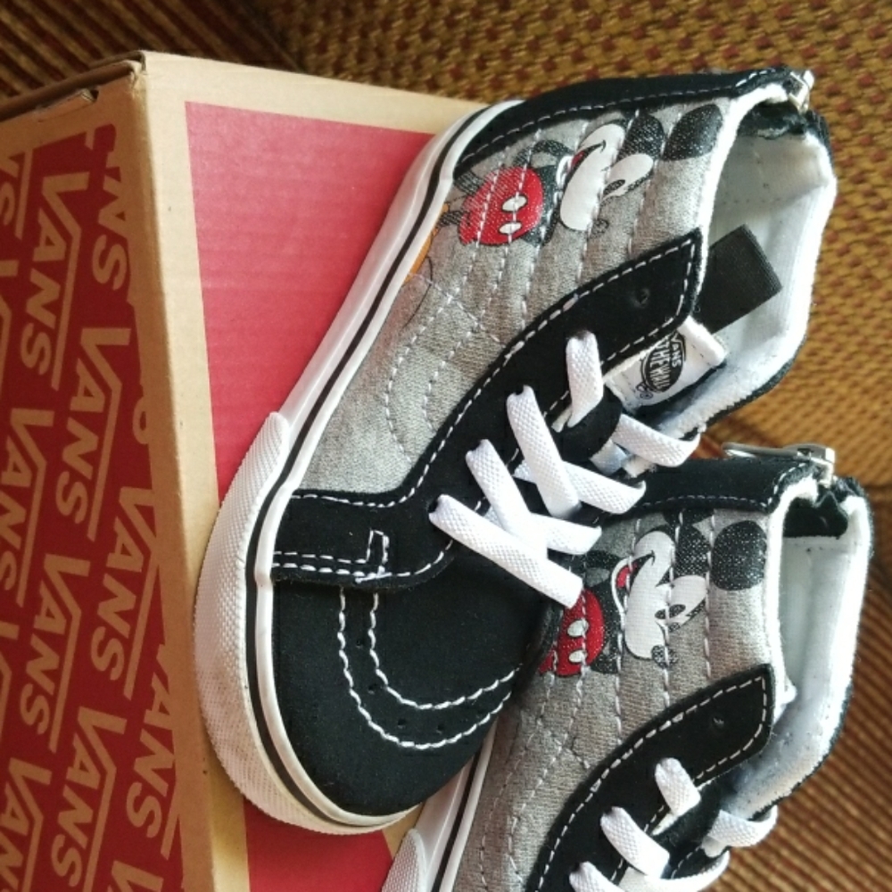 Van's Mickey mouse
